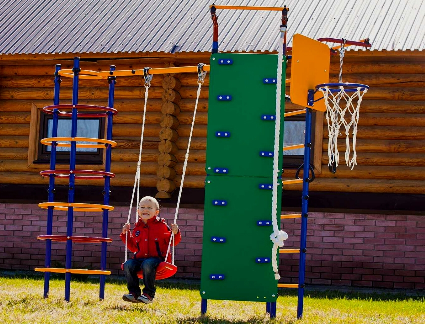 Игровой комплекс для дачного участка — лучшее развлечение для активных детей
