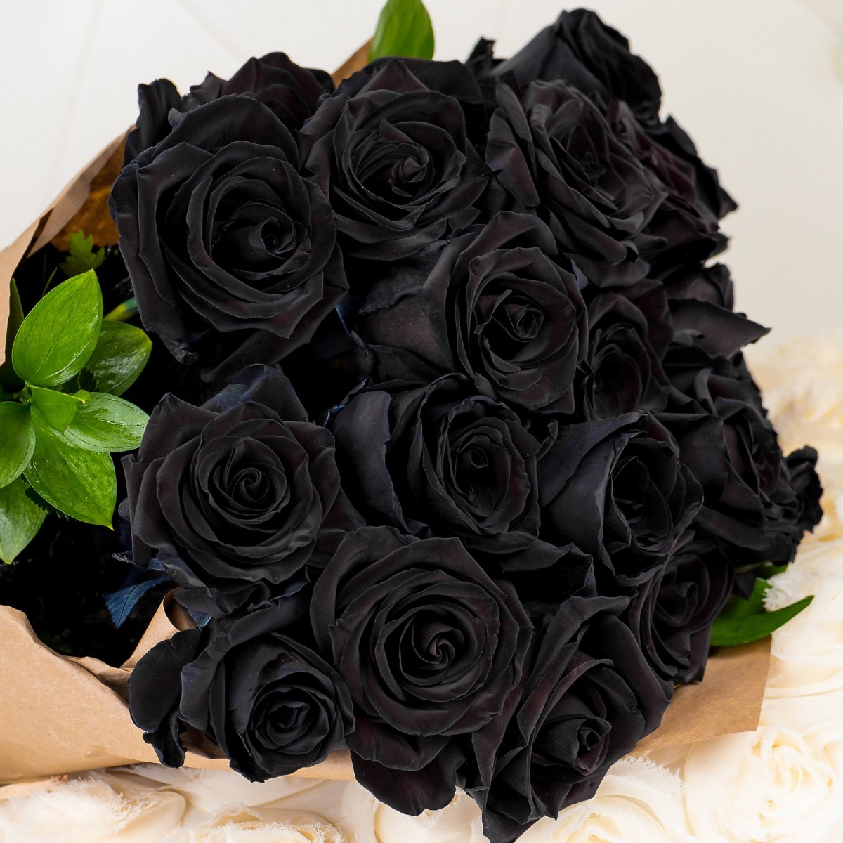 Притягательные и необычные букеты с чёрными цветами