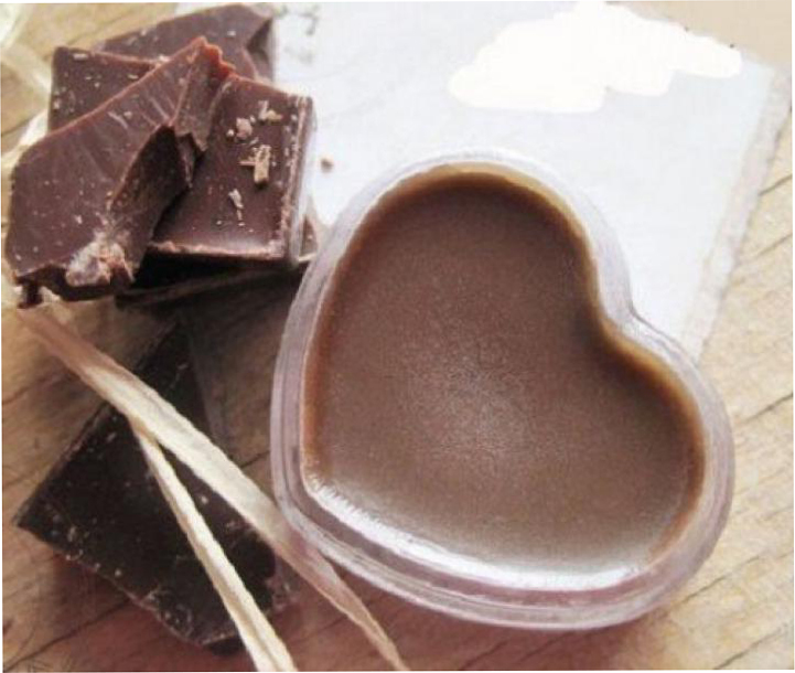 Масло какао для губ. Шоколадный блеск для губ. Шоколадный бальзам для губ. Блеск для губ с шоколадом. Шоколадные Прибамбасы.