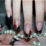 Праздничный маникюр: жидкие камни на ногтях