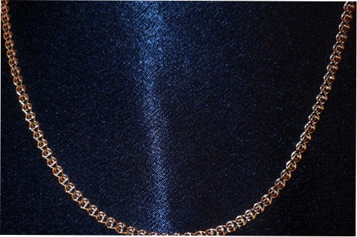 Женская золотая цепочка на шею: универсальное украшение